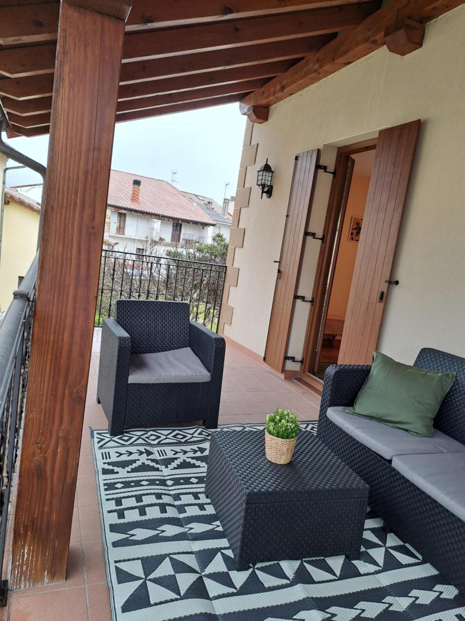 Casa Rural Torreblanca Urroz ภายนอก รูปภาพ